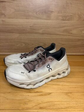 On Running Cloudtilt Women's Sneakers in Clove / Sand - Size 9